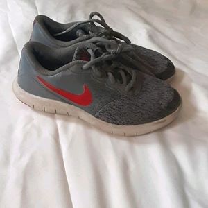 kids athletic shoes